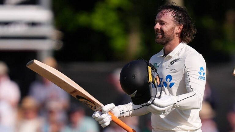 Blundell, Foxcroft and Smith give New Zealand vice-grip on Ireland Test – न्यूजीलैंड का आयरलैंड पर शिकंजा: ब्लंडेल और स्मिथ का शानदार प्रदर्शन
