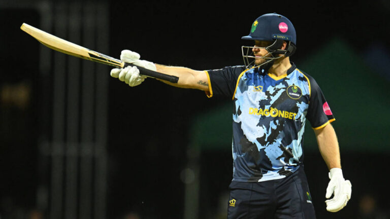 Dickson helps Glamorgan past old side Somerset on night of floodlight drama: ग्लैमॉर्गन की रोमांचक जीत